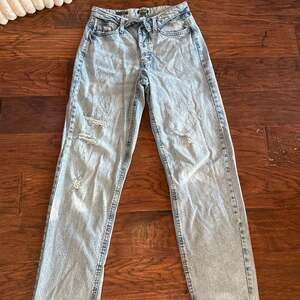 Wild Fable Distressed High-Rise Mom Jeans, Light Wash, Size 4